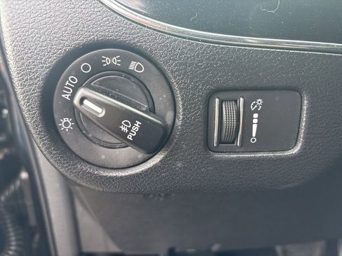 Used 2020 Dodge Grand Caravan SE image 12