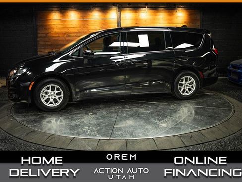 Used 2023 Chrysler Voyager LX image 1