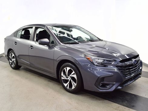 Used 2025 Subaru Legacy Premium AWD/4WD image 2