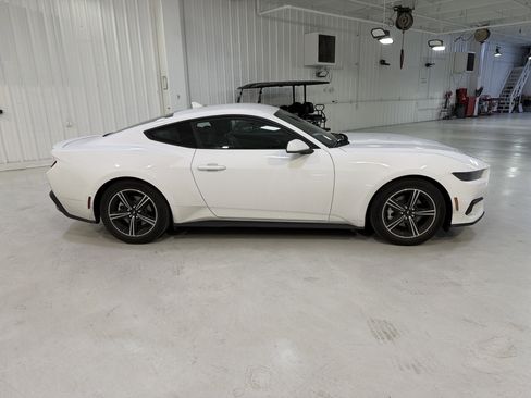 Used 2025 Ford Mustang Premium image 6