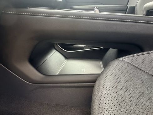 Used 2025 Volkswagen Atlas Cross Sport SE FWD image 21