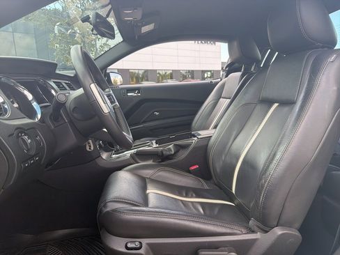 Used 2010 Ford Mustang GT image 2