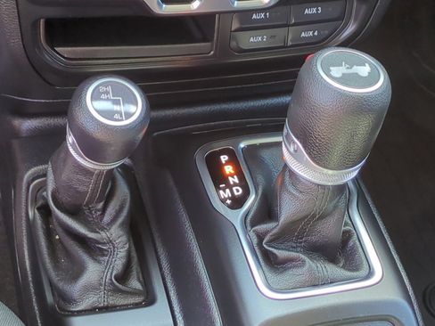 Used 2021 Jeep Wrangler Unlimited Sport AWD/4WD image 26