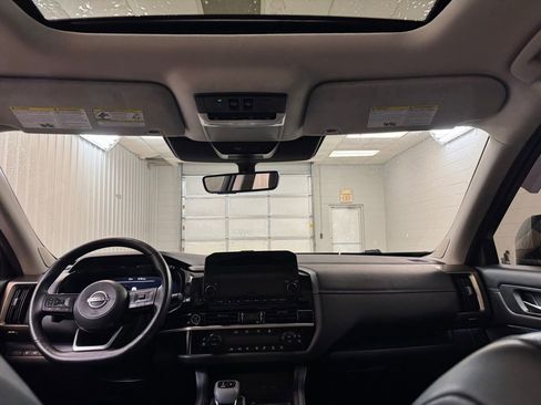 Used 2023 Nissan Pathfinder Platinum w/ Cargo Package image 21