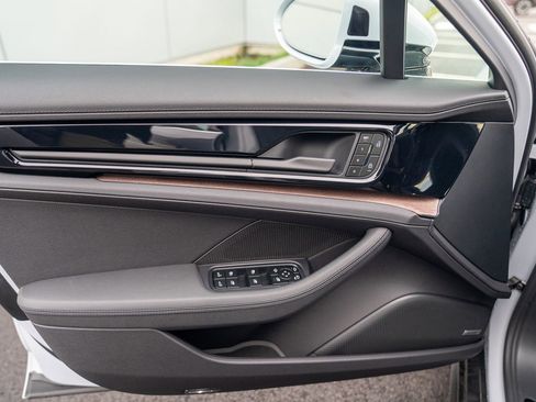 Used 2025 Porsche Panamera 4 image 10