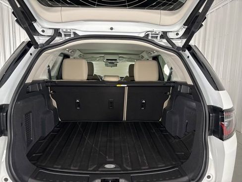 New 2025 Land Rover Discovery Sport S image 31