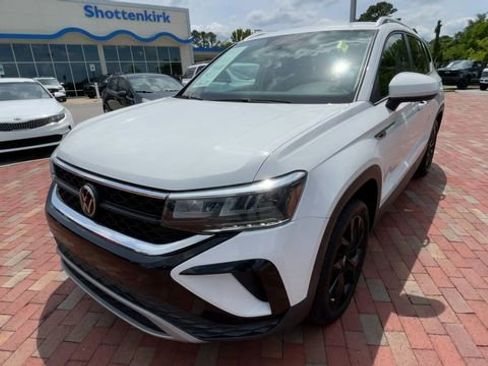 Used 2022 Volkswagen Taos SE FWD image 5