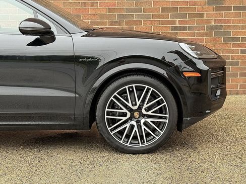 New 2024 Porsche Cayenne Turbo image 11
