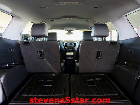 Used 2022 GMC Acadia SLT w/ Elevation Edition image 6