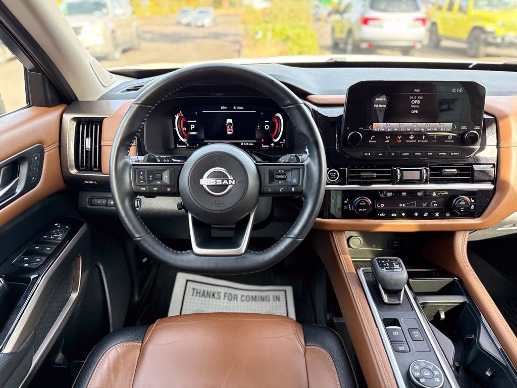 Used 2022 Nissan Pathfinder Platinum AWD/4WD image 23