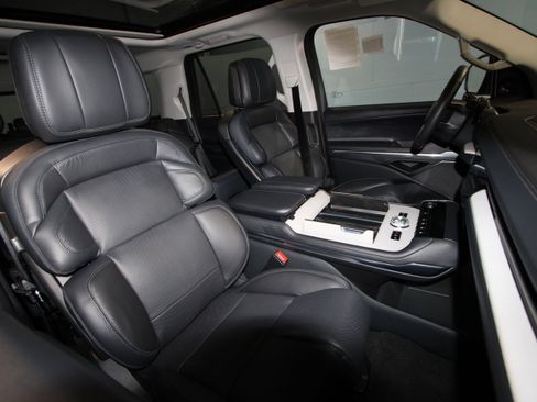 New 2026 Lincoln Navigator Reserve AWD/4WD image 21