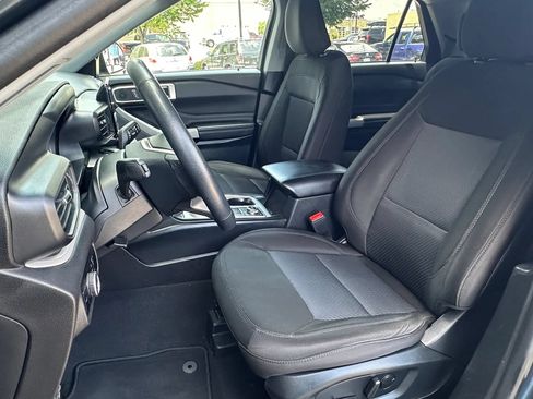 Used 2023 Ford Explorer XLT AWD/4WD image 12