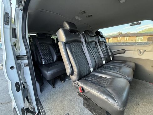 Used 2019 Ford Transit 150 XLT RWD image 10