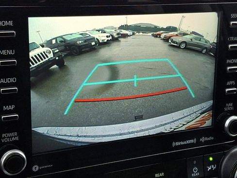 Used 2021 Toyota Highlander XLE image 19