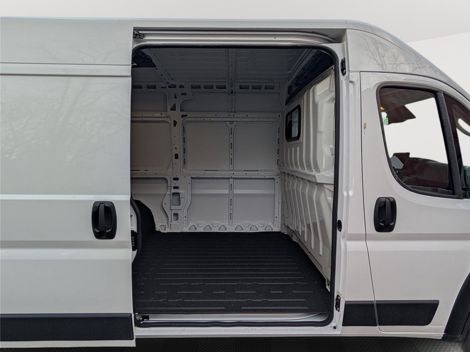 New 2026 RAM ProMaster 2500 w/ Premium Convenience Group FWD image 7