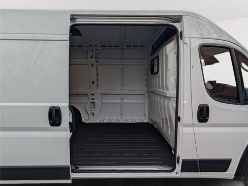 New 2026 RAM ProMaster 2500 w/ Premium Convenience Group FWD image 7