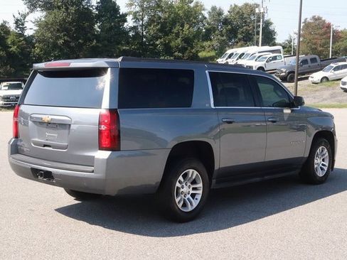 Used 2019 Chevrolet Suburban LT image 7