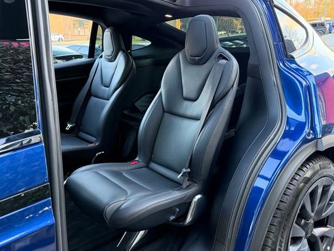 Used 2022 Tesla Model X image 30