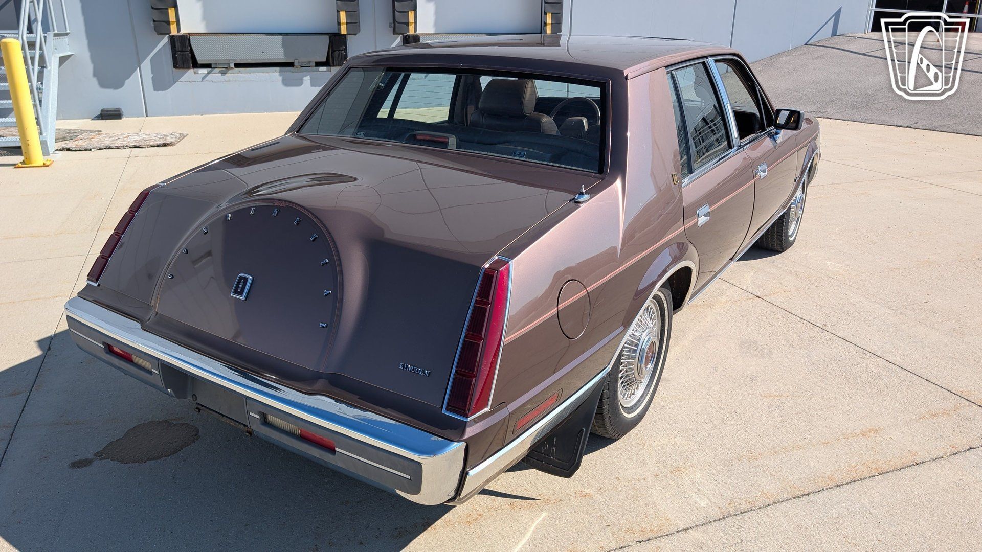 Used 1987 Lincoln Continental Signature RWD image 14