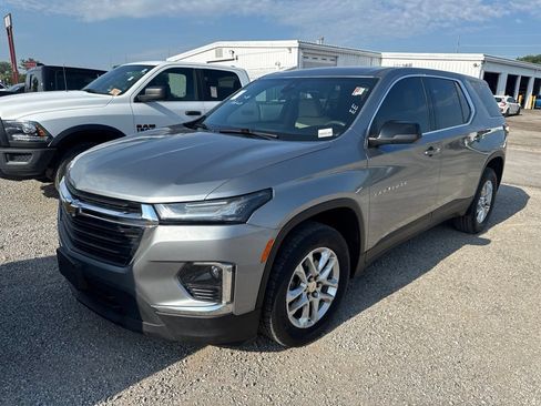 Used 2023 Chevrolet Traverse LS FWD image 3