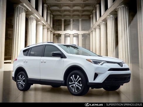 Used 2018 Toyota RAV4 LE w/ Carpet Mat Package FWD image 2