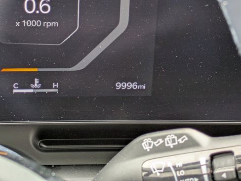 Used 2025 Kia Carnival SX Prestige image 28