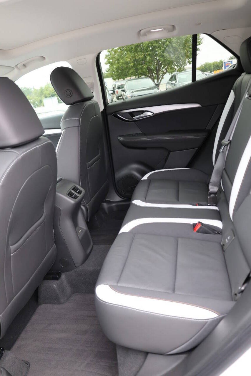 Used 2025 Buick Envision Sport Touring AWD/4WD image 17