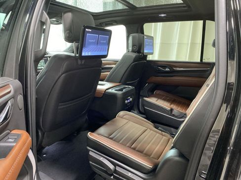 Used 2023 GMC Yukon XL Denali Ultimate AWD/4WD image 23