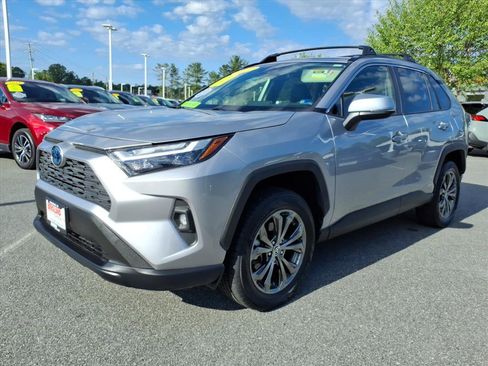 Used 2022 Toyota RAV4 XLE Premium AWD/4WD image 14