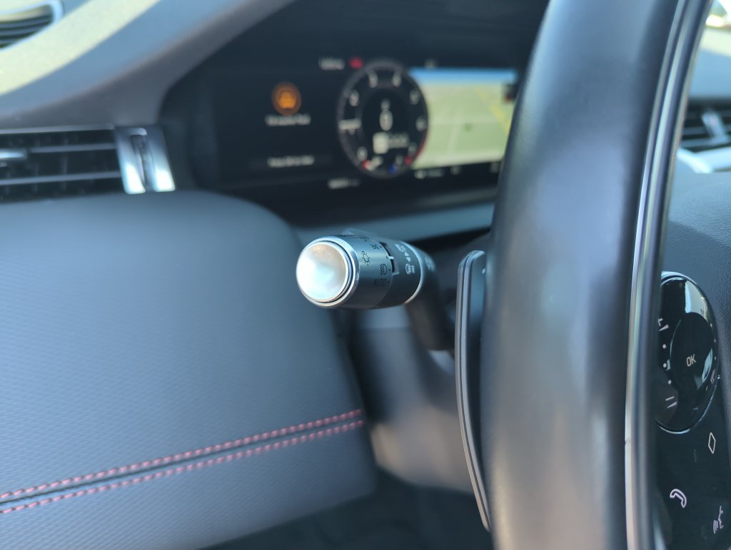 Used 2020 Land Rover Discovery Sport SE R-Dynamic AWD/4WD image 21