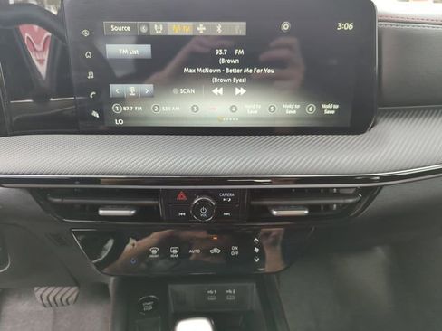 Certified 2025 Nissan Kicks SR AWD/4WD image 34