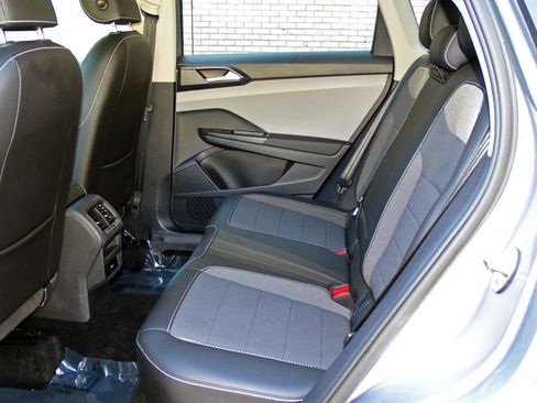 Used 2022 Volkswagen Taos SE image 16