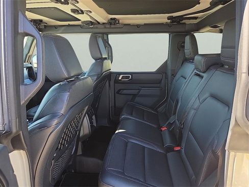 Used 2025 Ford Bronco Badlands image 11