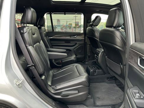 Used 2024 Jeep Grand Cherokee L Limited w/ Luxury Tech Group II image 21