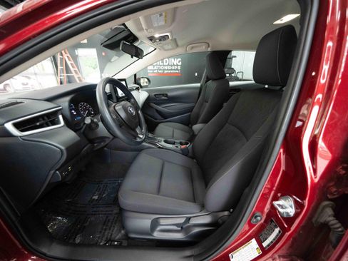 Used 2025 Toyota Corolla LE FWD image 9