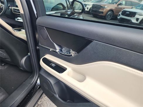 New 2026 Lincoln Corsair Premiere image 20