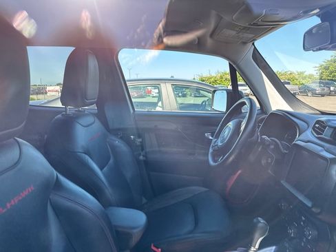 Used 2022 Jeep Renegade Trailhawk AWD/4WD image 12