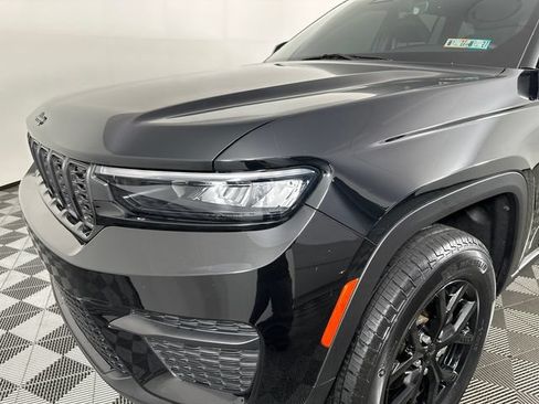 Certified 2025 Jeep Grand Cherokee Altitude AWD/4WD image 30