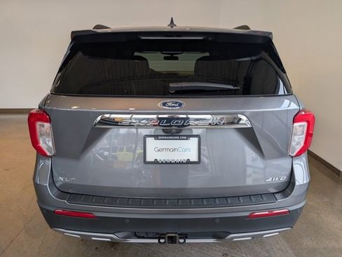 Used 2022 Ford Explorer XLT w/ Equipment Group 202A image 3