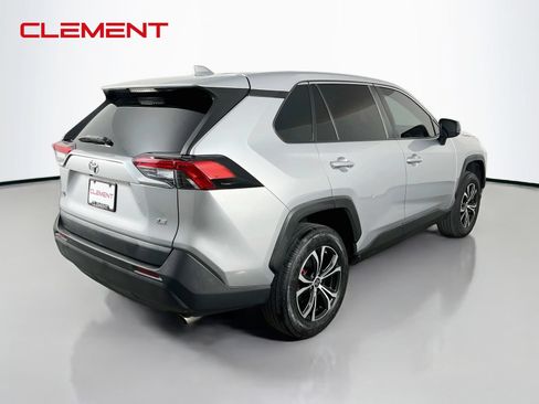 Used 2022 Toyota RAV4 LE FWD image 7