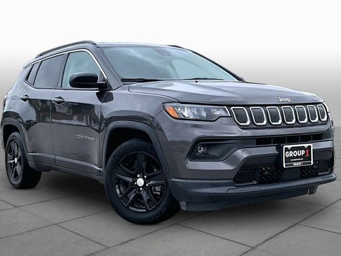 Used 2022 Jeep Compass Latitude FWD image 3