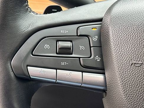 Used 2025 Cadillac XT4 Premium Luxury w/ Technology Package image 32