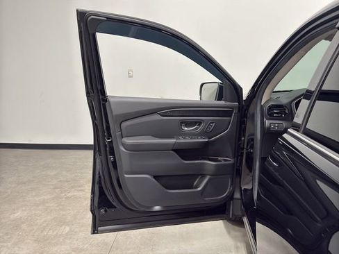 Used 2025 Honda Pilot Elite image 13