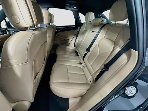 Certified 2026 Porsche Macan AWD/4WD image 24