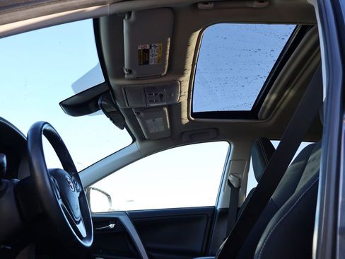 Used 2018 Toyota RAV4 XLE image 40