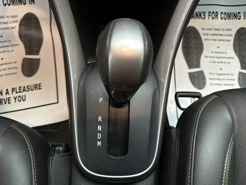 Used 2022 Chevrolet Trax LT w/ LT Convenience Package image 32