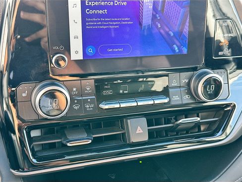 Used 2024 Toyota Highlander XLE image 23