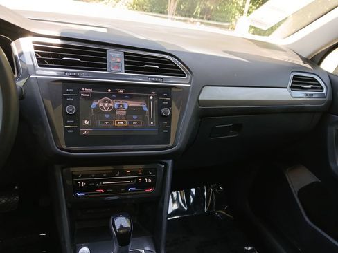 Used 2022 Volkswagen Tiguan SE AWD/4WD image 21