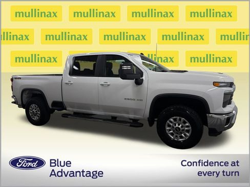Used 2025 Chevrolet Silverado 2500 LT w/ Convenience Package AWD/4WD image 3