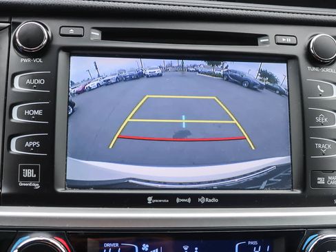 Used 2018 Toyota Highlander Limited image 24